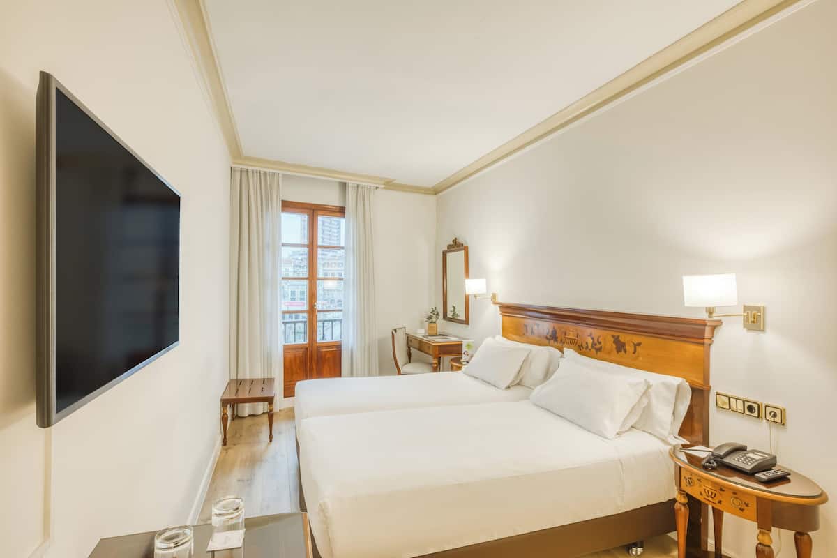 Minibar, in-room safe, desk, soundproofing