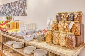 Frokostbuffé hver dag (mot et tillegg)