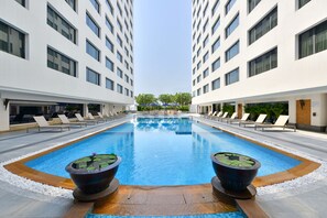 Outdoor pool, open 7:00 AM to 9:00 PM, sun loungers - Twin Towers Hotel (Bangkok)