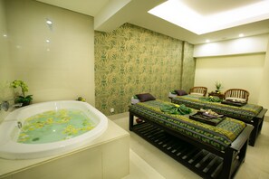 Couples treatment room(s), hot tub, body treatments, mud baths - Legian Paradiso Hotel (Legian)