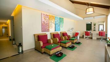 Couples treatment room(s), hot tub, body treatments, mud baths