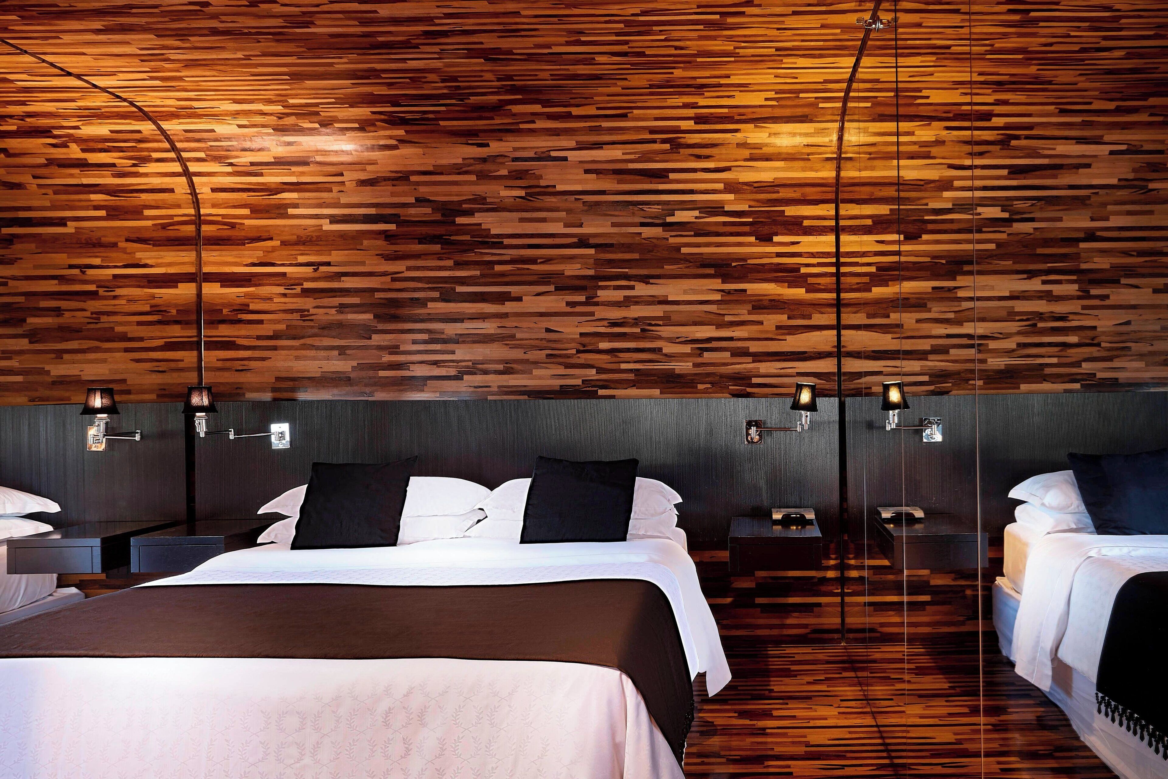 executive room, 1 king bed, non smoking | premium bedding, minibar, in-room safe, individually furnished