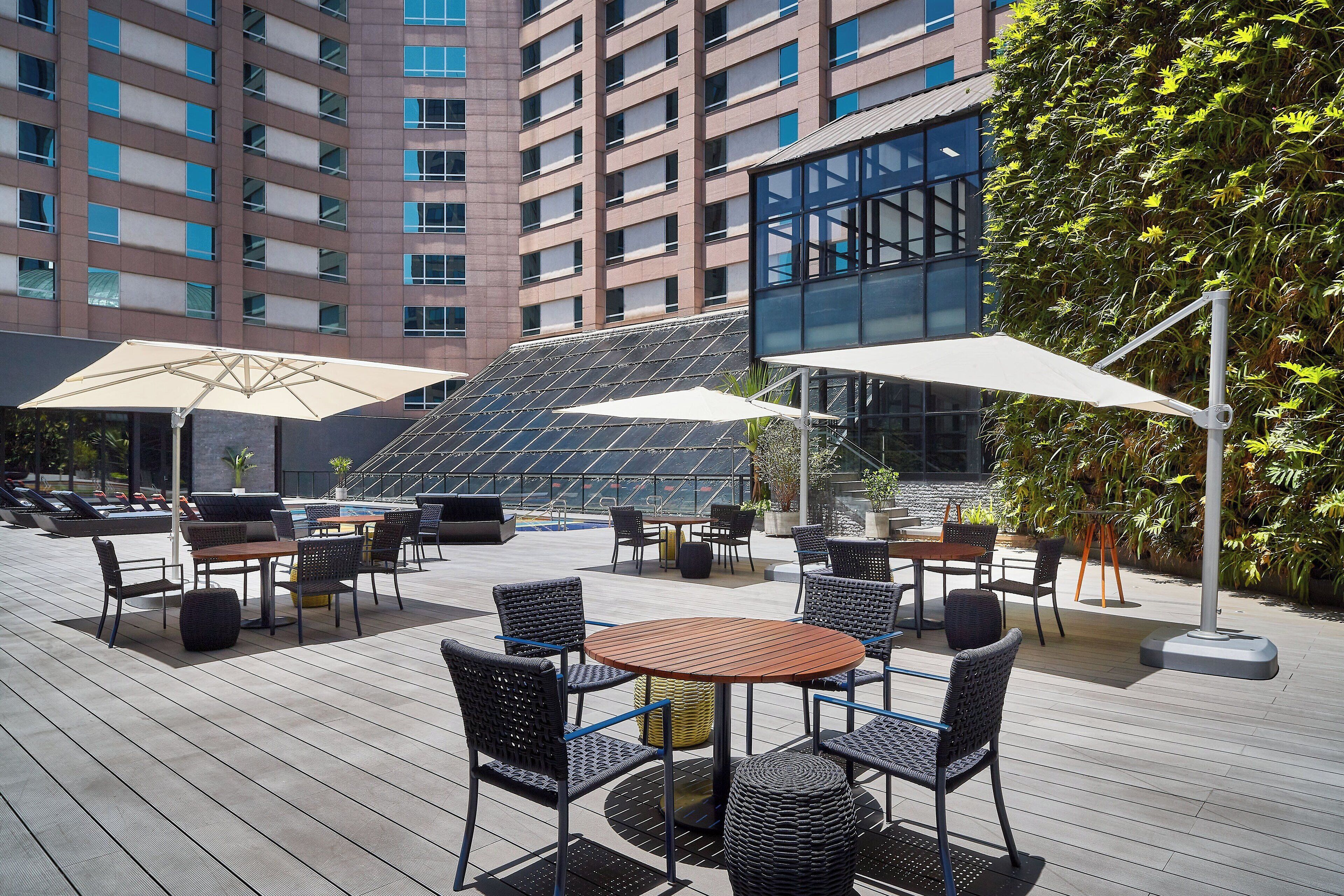 outdoor pool, open 8:00 am to 6:00 pm, pool loungers