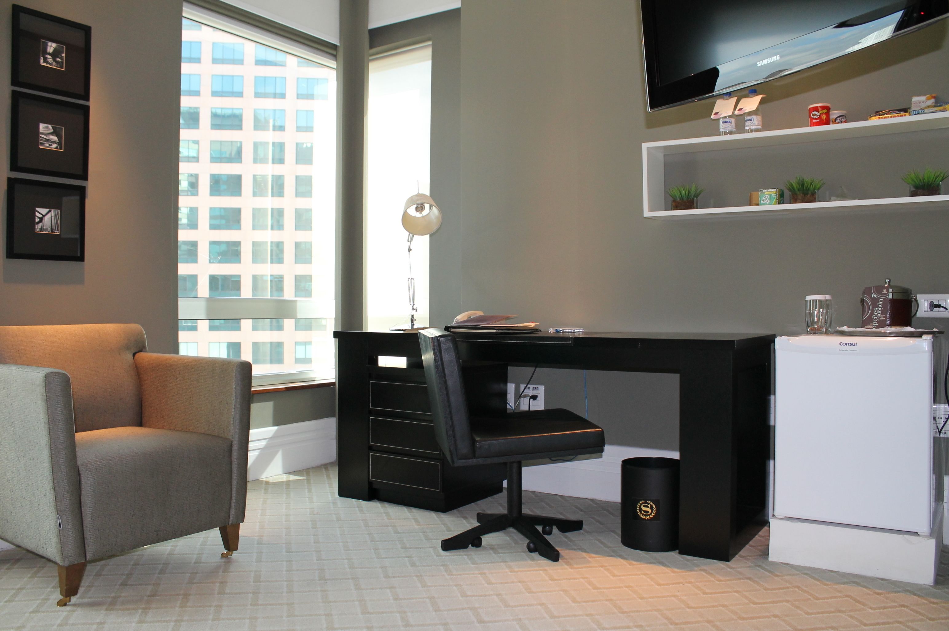 executive room, accessible, club lounge access | in-room business centre