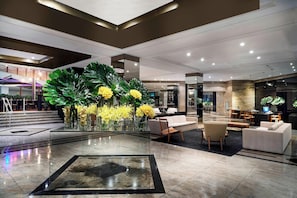 2 bars/lounges, swim-up bar, poolside bar