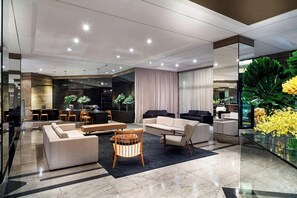 2 bares o lounges, bar en la alberca, bar junto a la alberca 