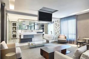 Studio Suite, 1 King Bed | Premium bedding, minibar, in-room safe, individually furnished