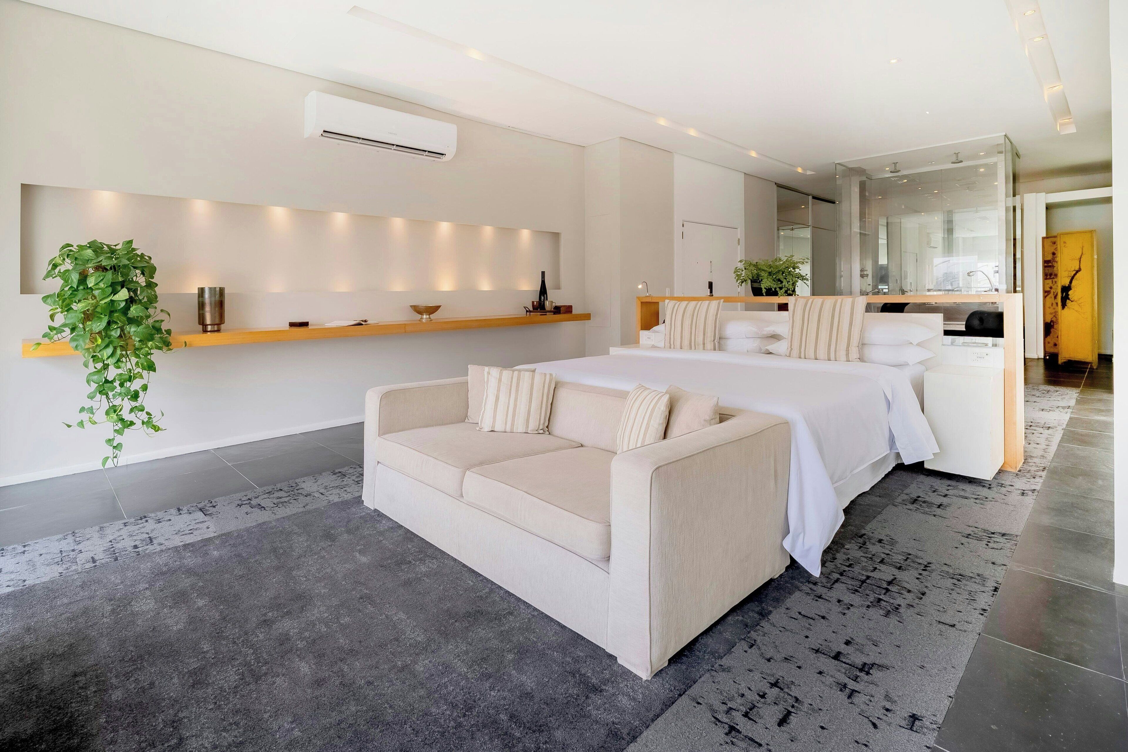 suite, 1 bedroom, non smoking | premium bedding, minibar, in-room safe, individually furnished