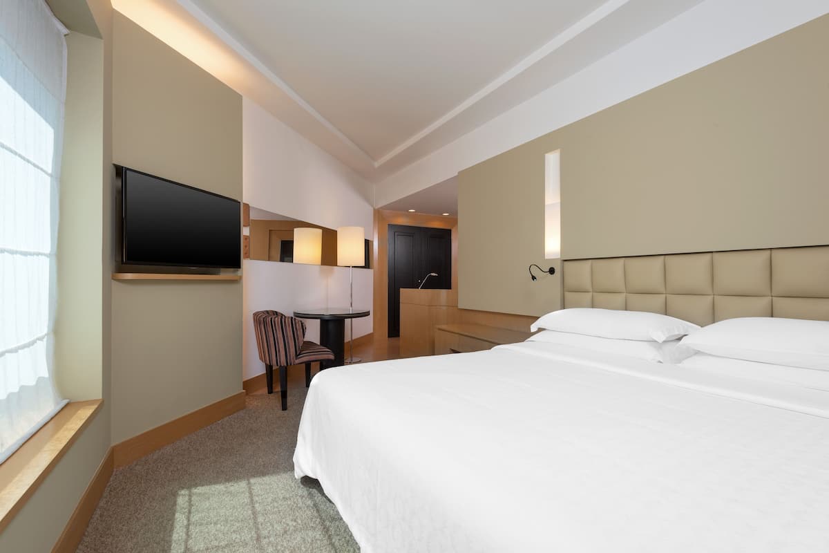 Premium bedding, minibar, in-room safe, desk