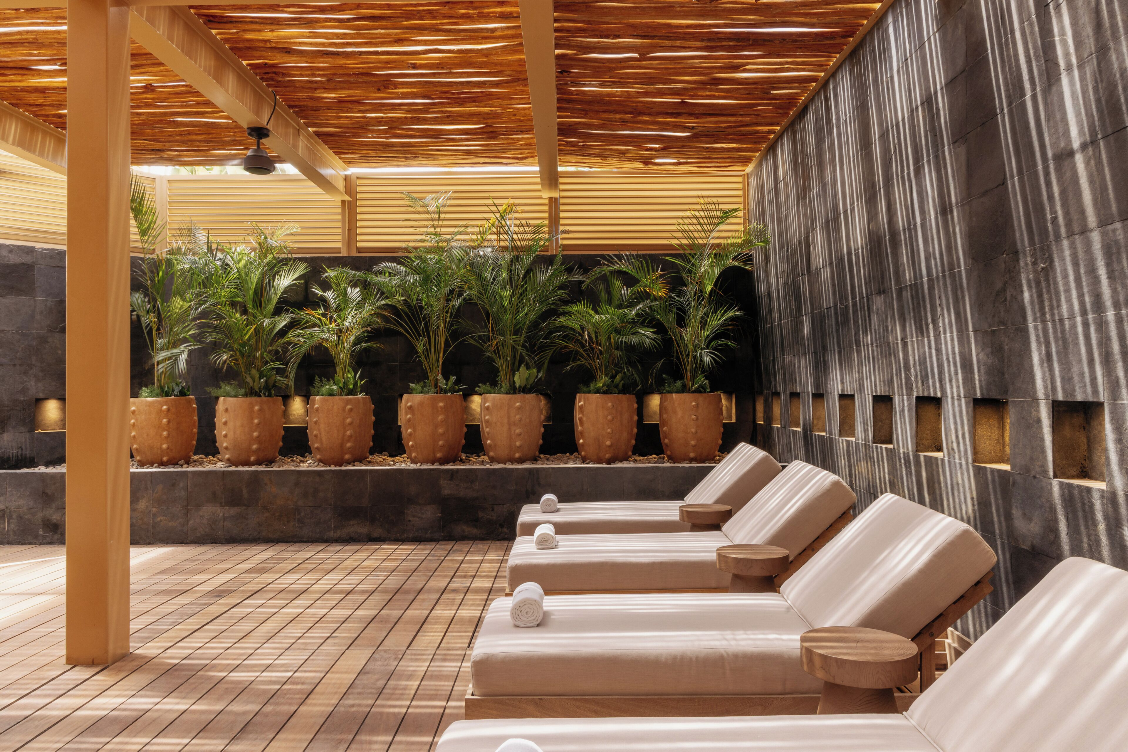 Couples treatment rooms, sauna, hot tub, steam room, body treatments