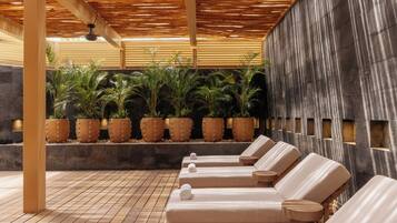 Couples treatment rooms, sauna, hot tub, steam room, body treatments
