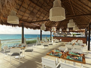 9 restaurants, breakfast, lunch, dinner served; international cuisine
