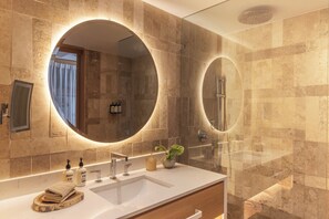 Shower, rainfall showerhead, eco-friendly toiletries, hair dryer - Paradisus Cancún – All Inclusive (Cancun)