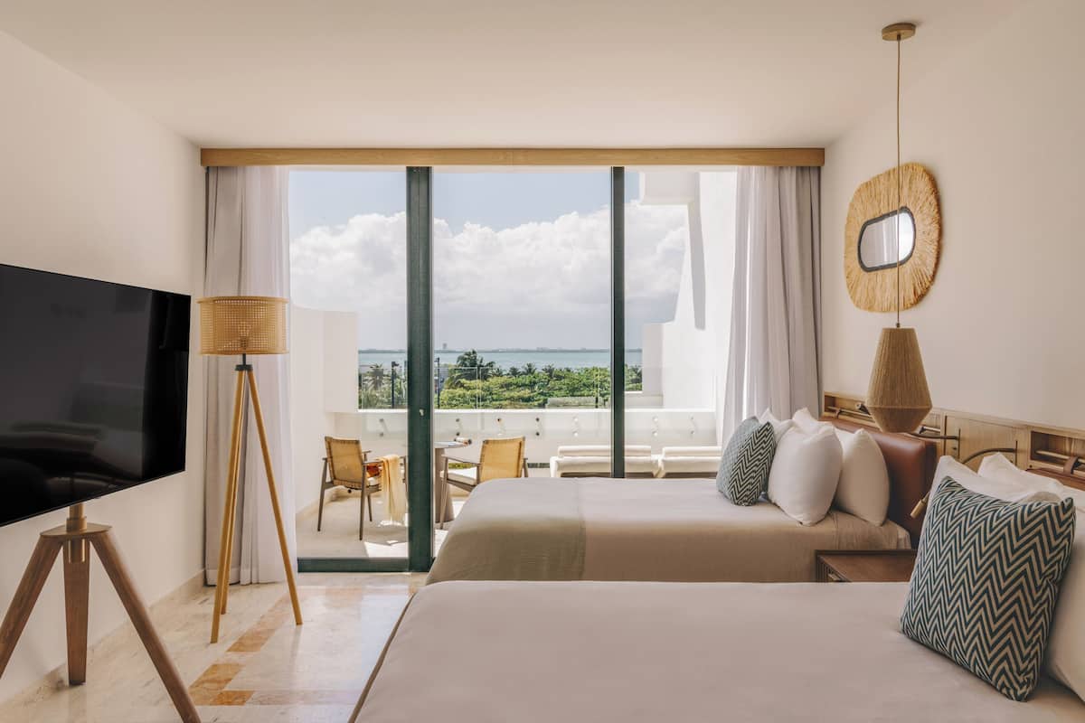 The Reserve Master Suite Sunset View Adults Only | Premium bedding, free minibar, in-room safe, desk