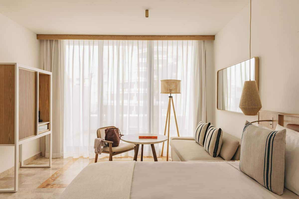 Junior Suite Ocean View | Ropa de cama de alta calidad y artículos del minibar gratis