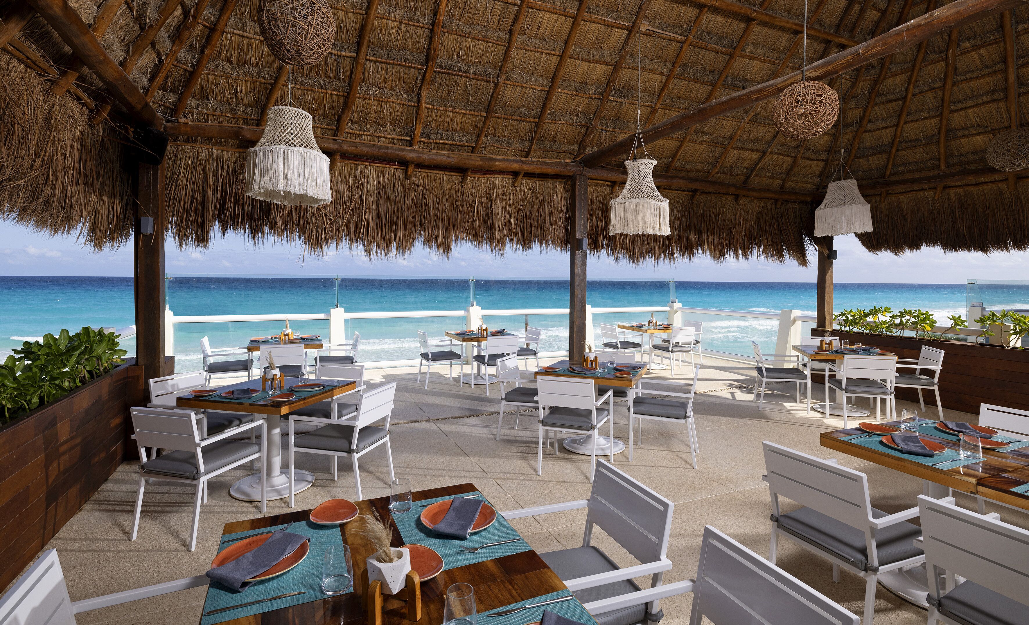 9 restaurants, breakfast, lunch, dinner served; international cuisine