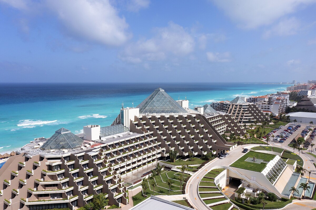 Paradisus Cancun exterion view