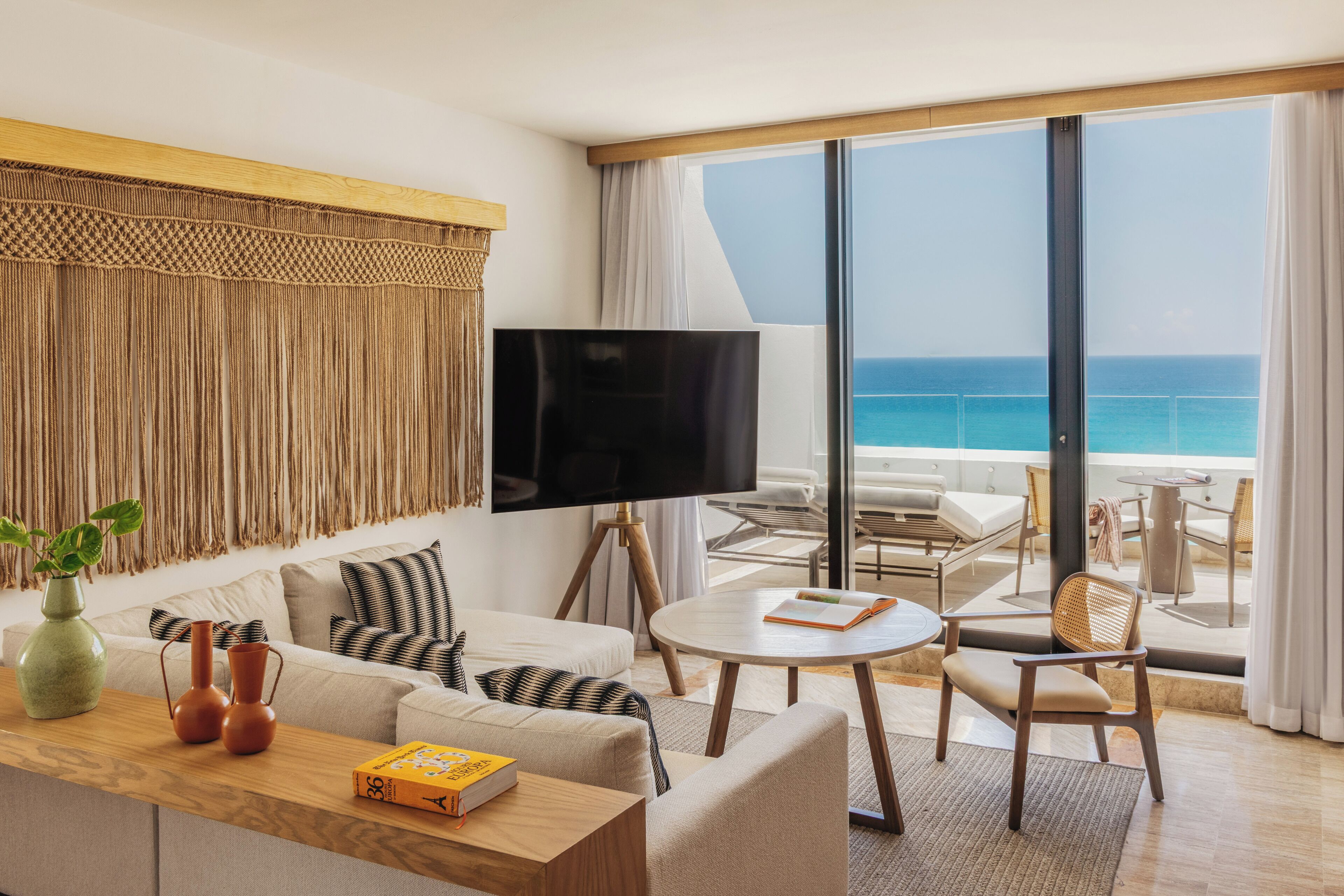Governor Suite | Premium bedding, free minibar, in-room safe, desk