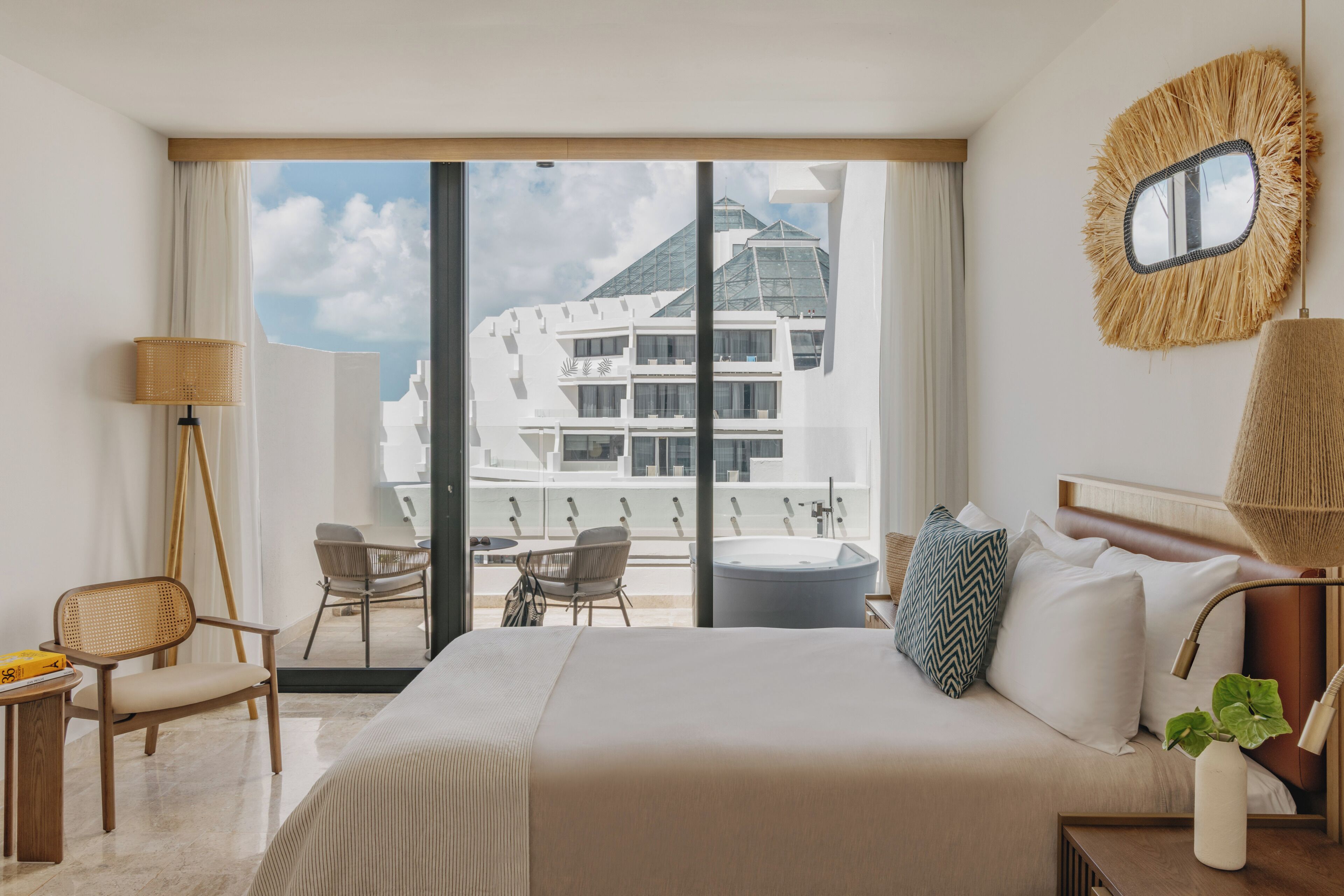 Premium Suite Sunset View | Premium bedding, free minibar, in-room safe, desk