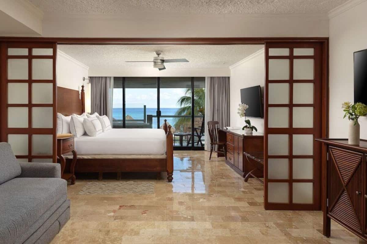 Down duvets, minibar, in-room safe, desk