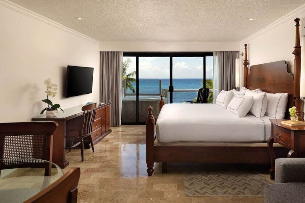 Down duvets, minibar, in-room safe, desk