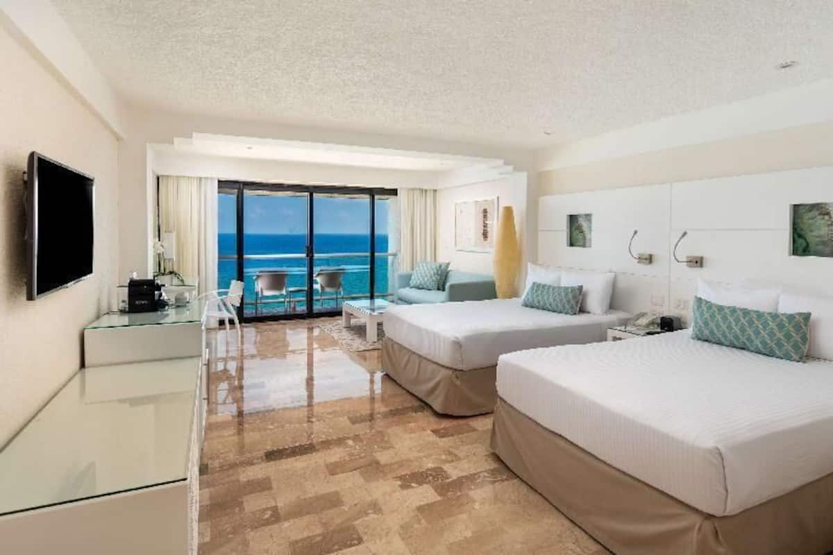 Down duvets, minibar, in-room safe, desk