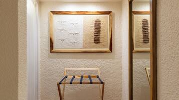 ZEL Suite Garden View | Edredons de pluma, frigobar, cofres nos quartos, escrivaninha
