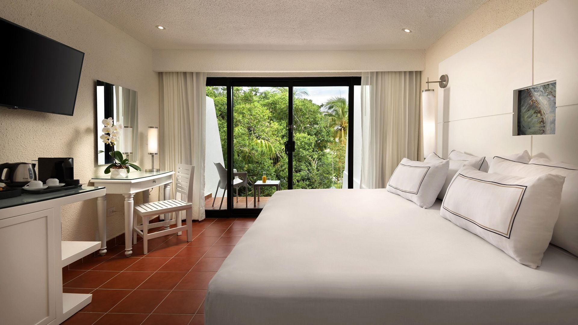 Down duvets, minibar, in-room safe, desk