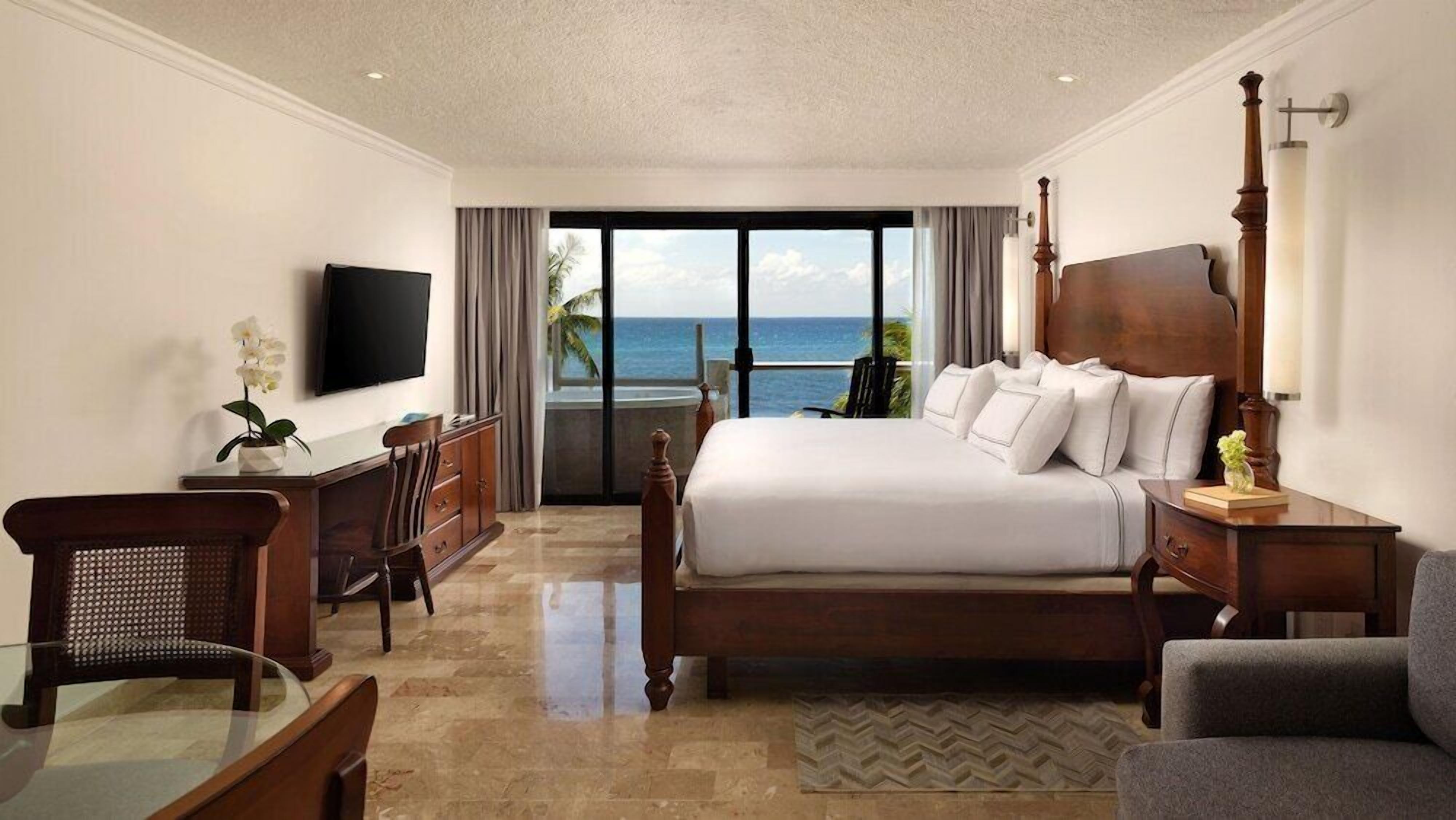 Down duvets, minibar, in-room safe, desk