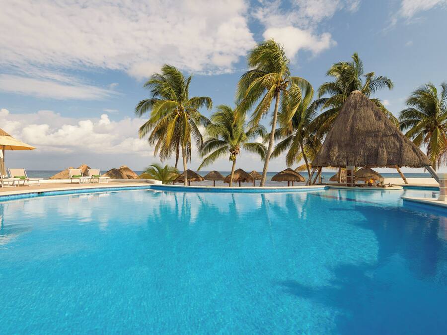 2 piscinas externas, guarda-sóis, espreguiçadeiras