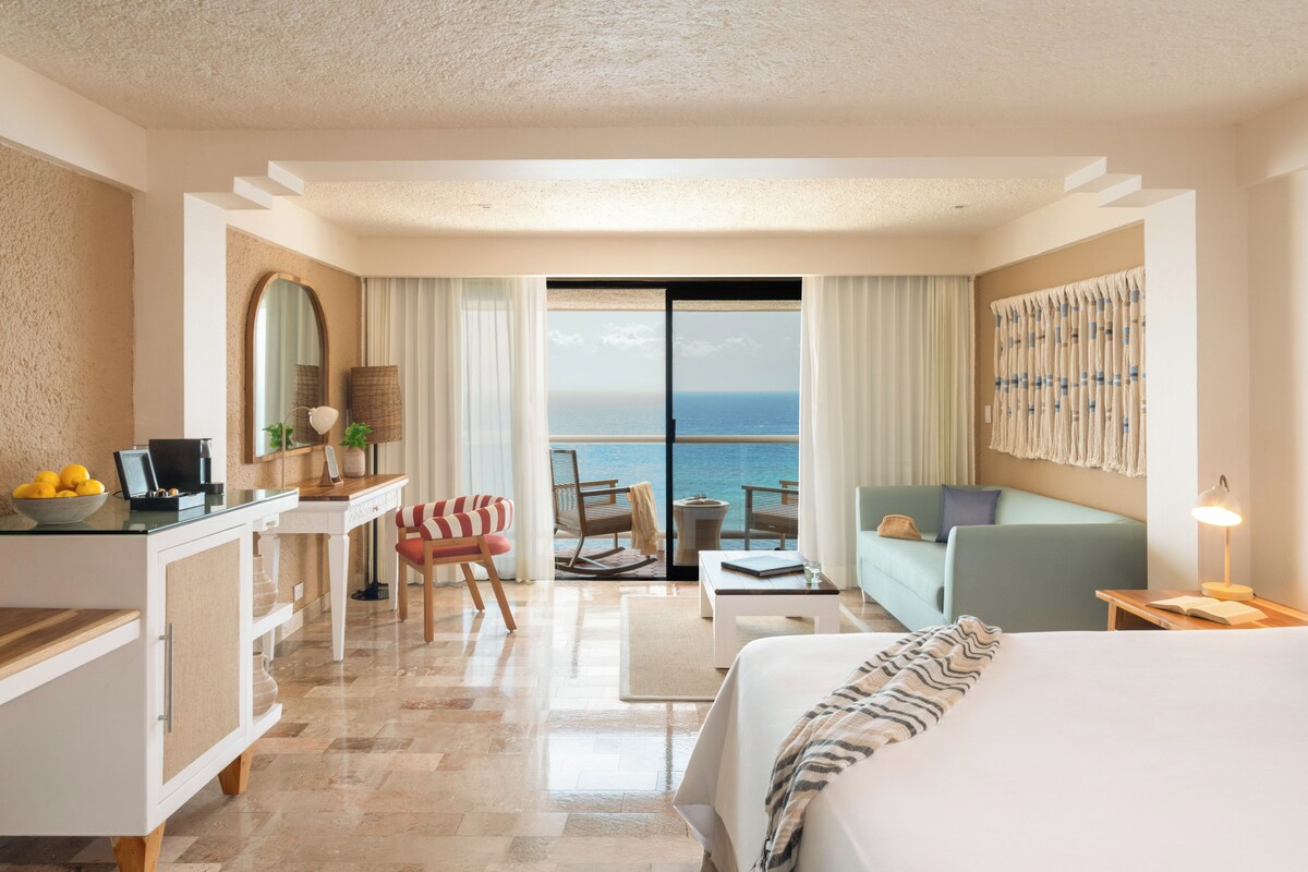 ZEL Junior Suite Ocean Front | Down comforters, WiFi (free), bed sheets