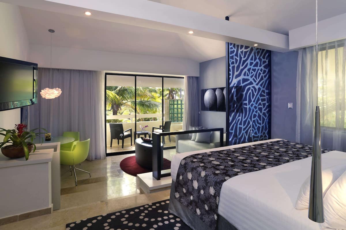 1 bedroom, premium bedding, free minibar, in-room safe
