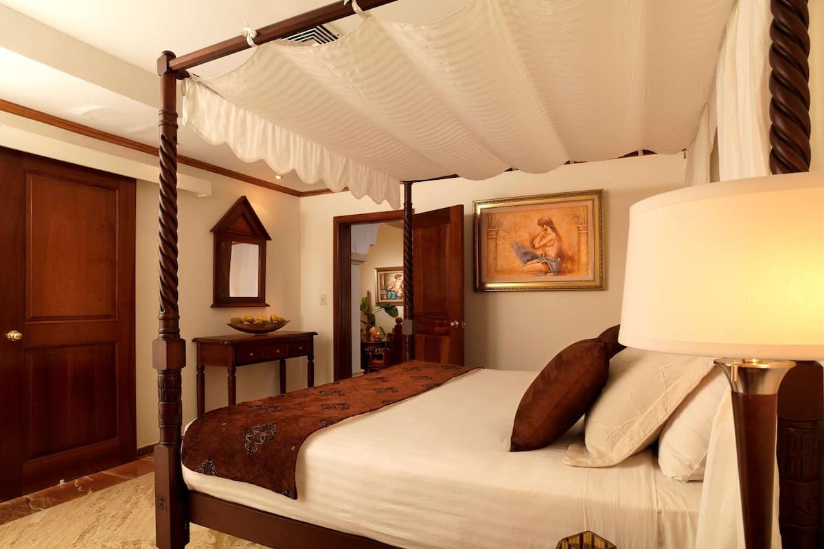 Premium One Bedroom Master Suite | 1 bedroom, premium bedding, free minibar, in-room safe