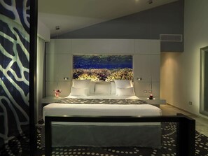 Premium bedding, free minibar, in-room safe, desk