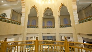 A grand interior with high ceilings, ornate arches, and a central chandelier. - El Mouradi Mahdia (Mahdia)