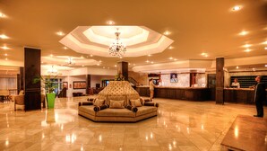 A spacious lobby with a central seating area, a reception desk, and a chandelier. - Casablanca Le Lido Thalasso & Spa (Casablanca)