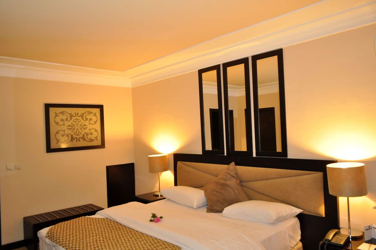 Minibar, in-room safe, desk, soundproofing