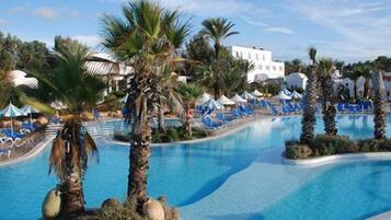 Kolam renang tertutup, kolam renang terbuka