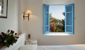 In-room safe, free cribs/infant beds