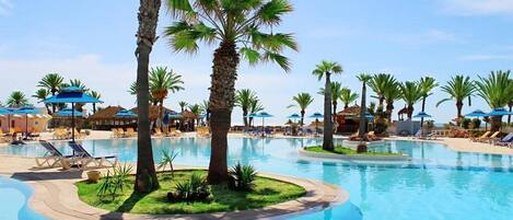 室内游泳池,室外游泳池