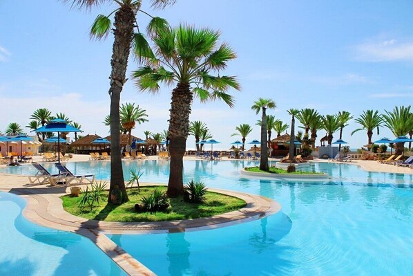Indoor pool, outdoor pool - Winzrik Resort & Thalasso Djerba (Aghir)
