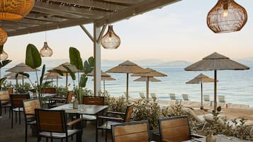 5 restaurantes; se sirven desayunos, comidas, cenas y brunch