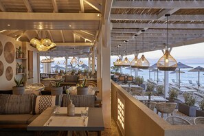 5 間餐廳；供應早餐、午餐、晚餐；法國菜