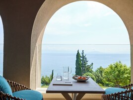 Bungalow Junior Suite Panorama Sea View | Κλινοσκεπάσματα υψηλής ποιότητας, μίνι μπαρ, χρηματοκιβώτιο στο δωμάτιο 