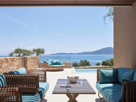 2 Bedroom Bungalow Suite Private Pool | Κλινοσκεπάσματα υψηλής ποιότητας, μίνι μπαρ, χρηματοκιβώτιο στο δωμάτιο 