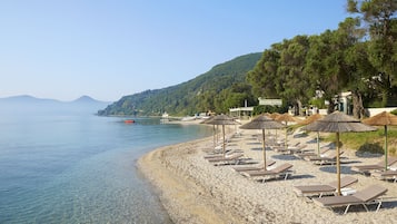 Private beach, sun-loungers, beach umbrellas, beach towels
