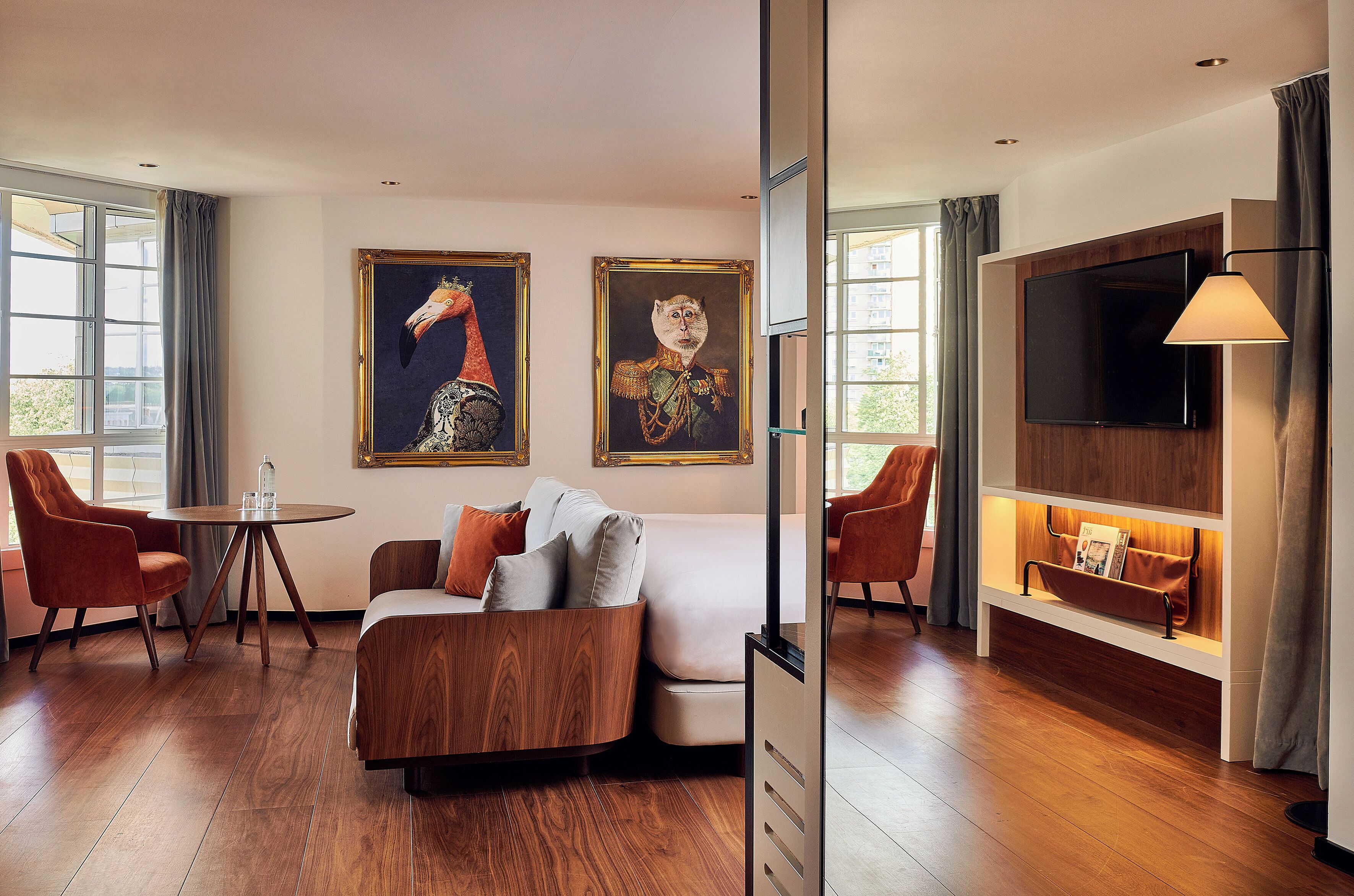 Allergitestet sengetøy, safe på rommet, skrivebord og blendingsgardiner