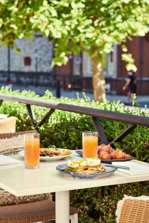 Terrace/patio - Melia White House Hotel (London)