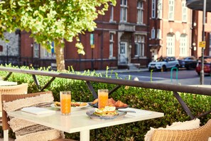 Terrace/patio - Melia White House Hotel (London)