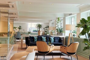 Coin salon dans le hall